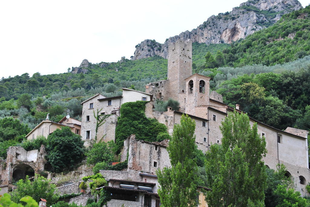 Residenza Di Paese Castello Del Poggio Hotell Ferentillo Exteriör bild
