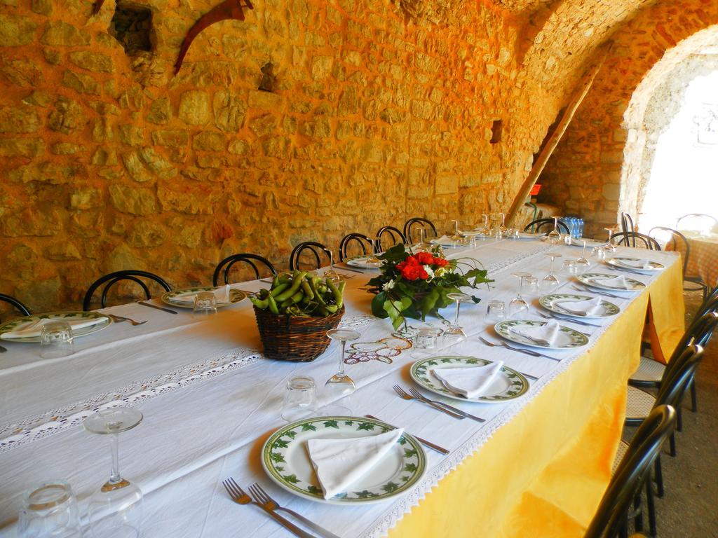 Residenza Di Paese Castello Del Poggio Hotell Ferentillo Exteriör bild